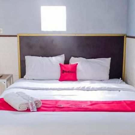 Reddoorz Syariah At Griya Soeratin Pacitan酒店 外观 照片