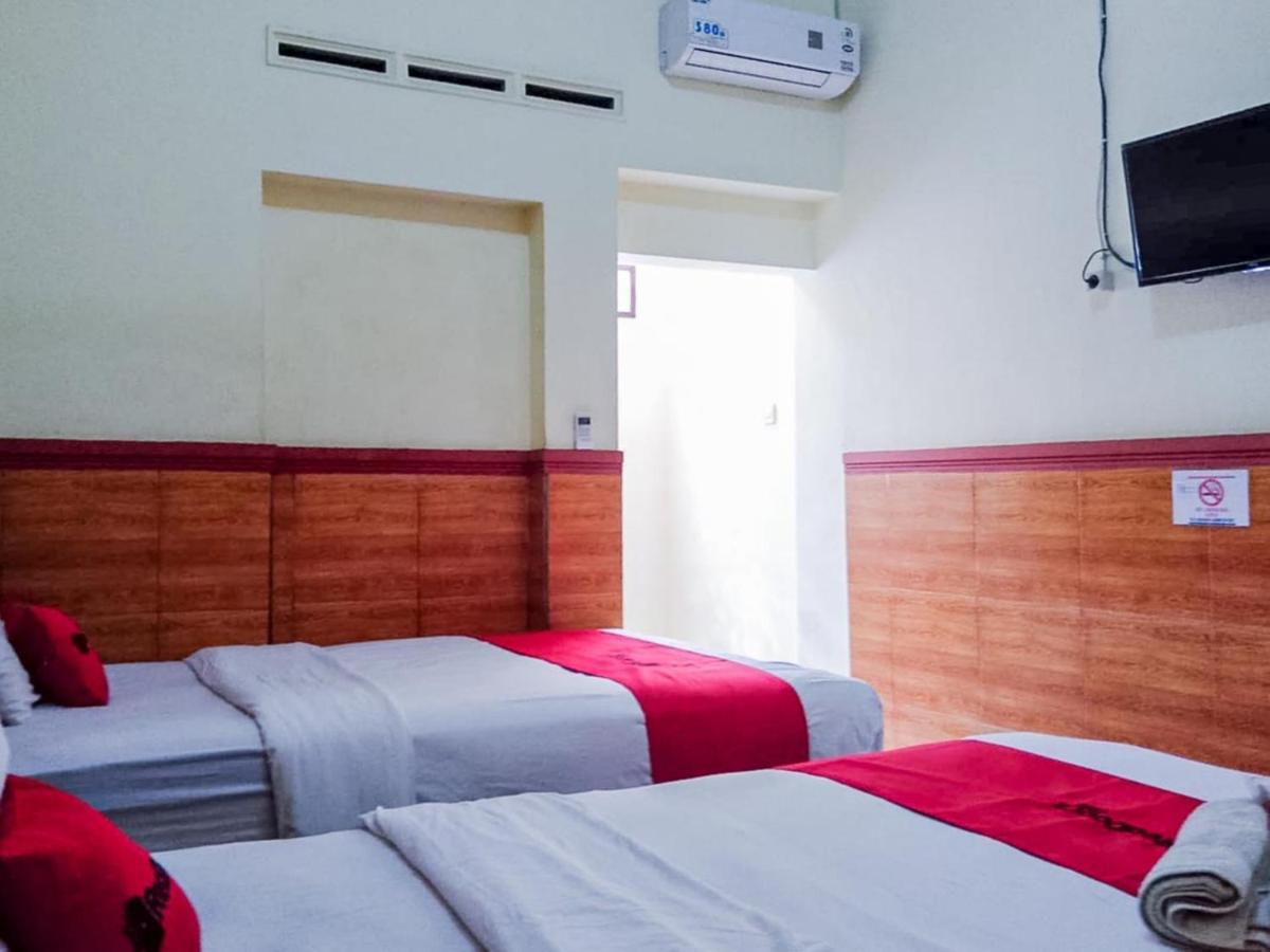 Reddoorz Syariah At Griya Soeratin Pacitan酒店 外观 照片