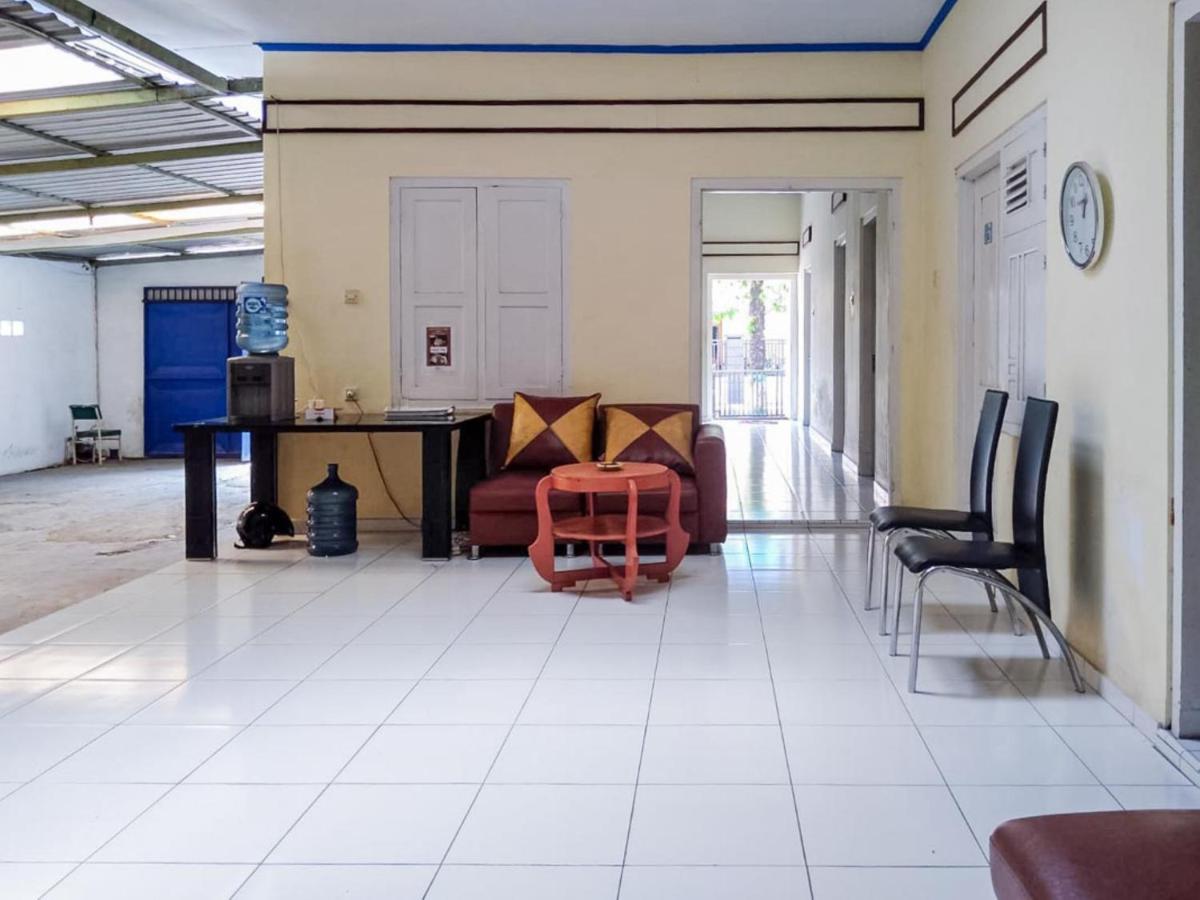 Reddoorz Syariah At Griya Soeratin Pacitan酒店 外观 照片