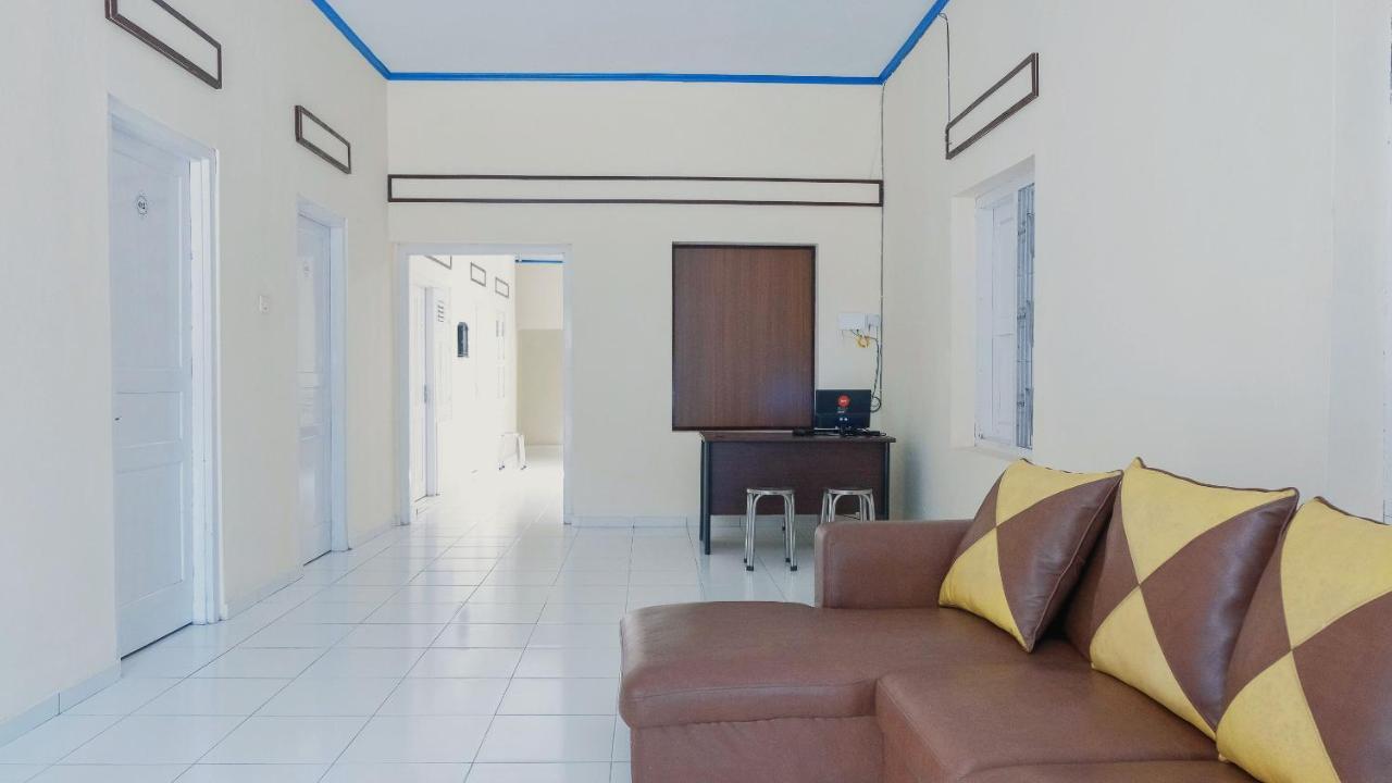 Reddoorz Syariah At Griya Soeratin Pacitan酒店 外观 照片