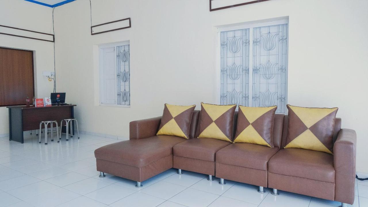 Reddoorz Syariah At Griya Soeratin Pacitan酒店 外观 照片